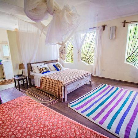 Kwale Mami Wata House Bed & Breakfast エクステリア 写真