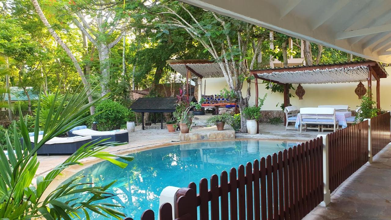 Kwale Mami Wata House Bed & Breakfast エクステリア 写真