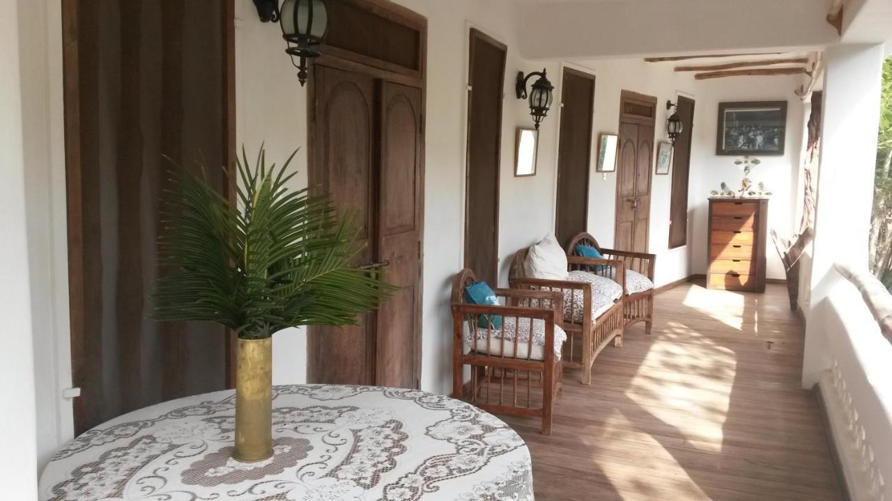 Kwale Mami Wata House Bed & Breakfast エクステリア 写真