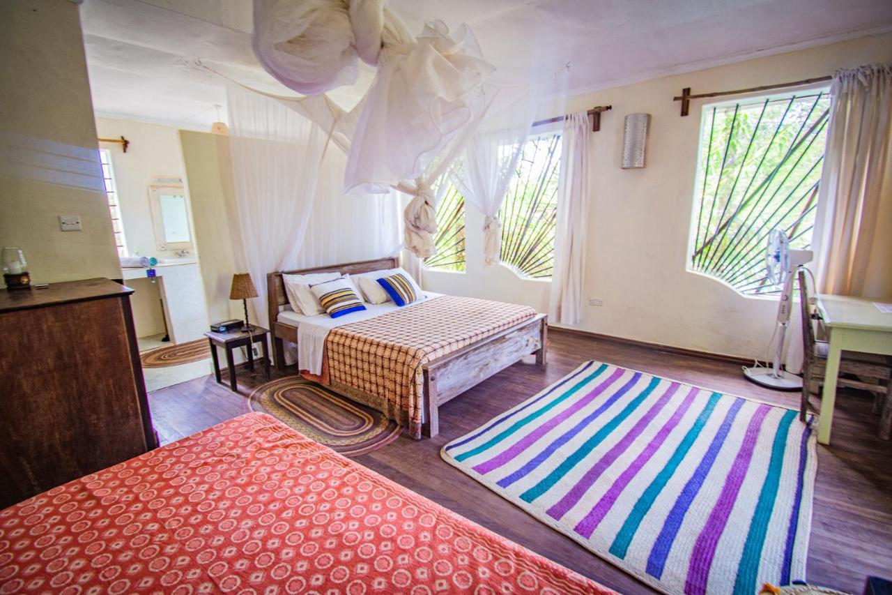 Kwale Mami Wata House Bed & Breakfast エクステリア 写真