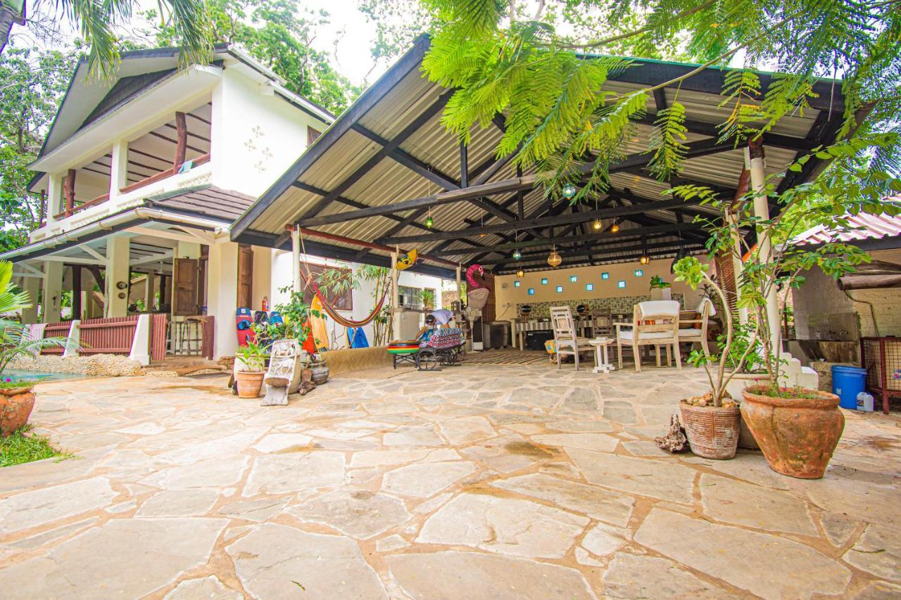 Kwale Mami Wata House Bed & Breakfast エクステリア 写真