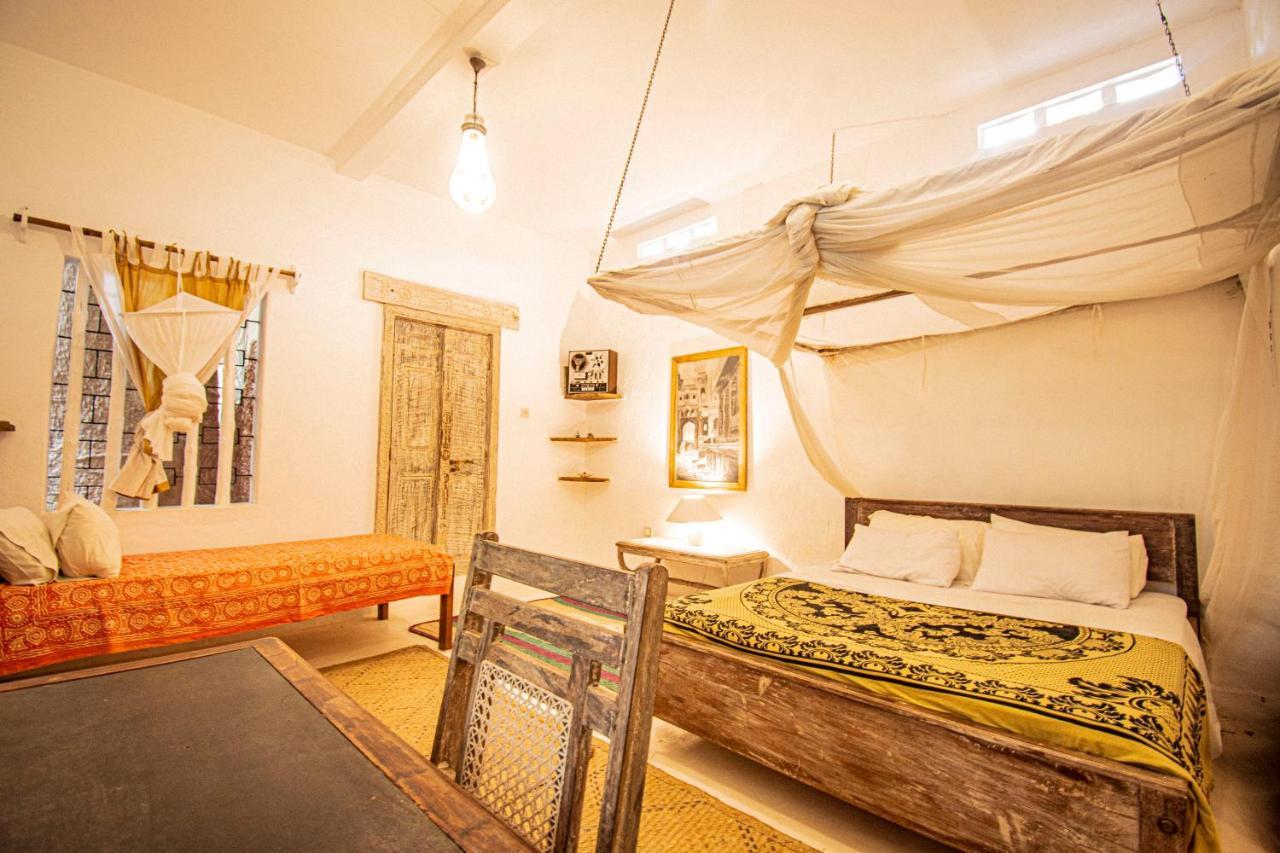 Kwale Mami Wata House Bed & Breakfast エクステリア 写真