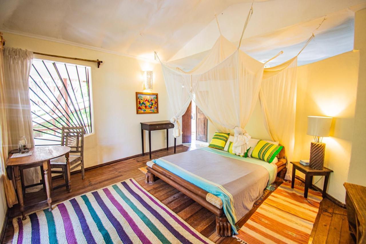 Kwale Mami Wata House Bed & Breakfast エクステリア 写真