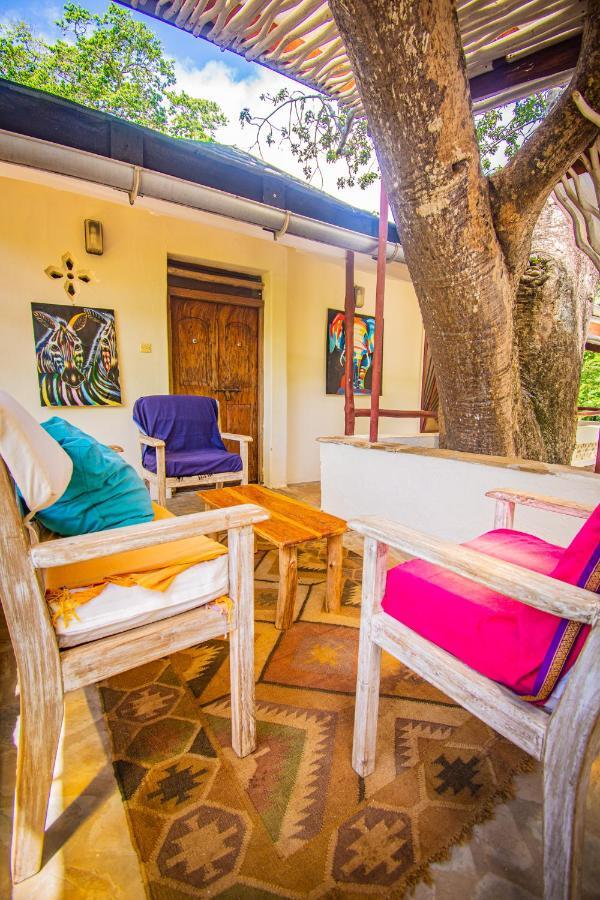 Kwale Mami Wata House Bed & Breakfast エクステリア 写真