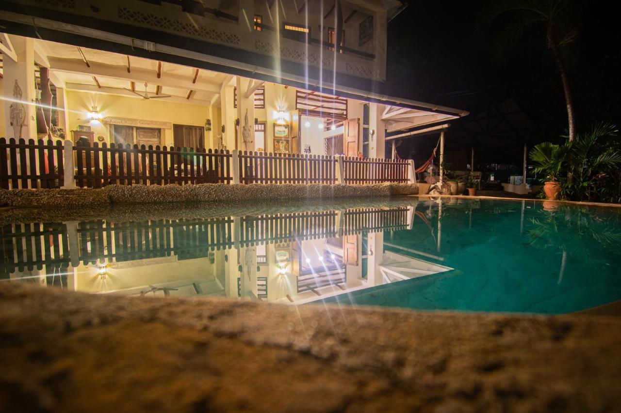Kwale Mami Wata House Bed & Breakfast エクステリア 写真