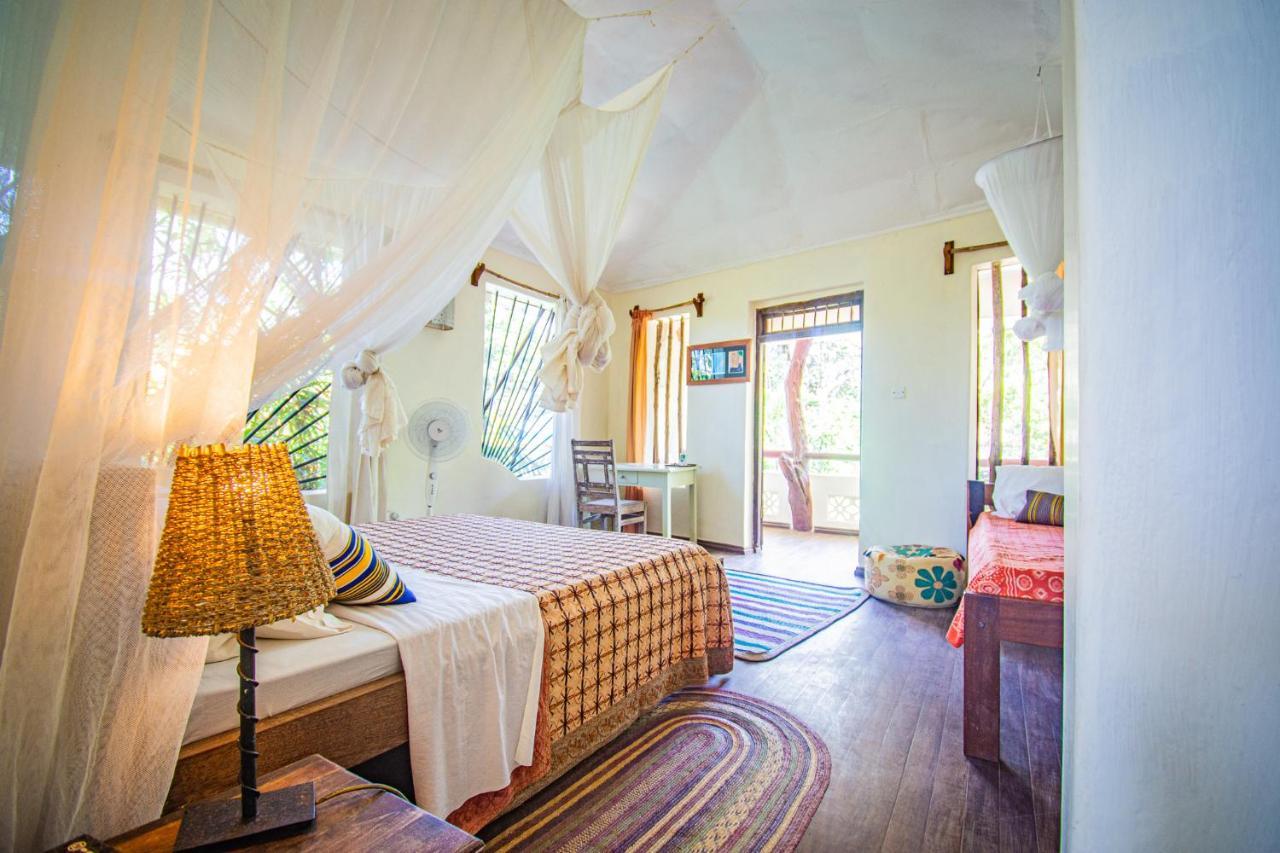 Kwale Mami Wata House Bed & Breakfast エクステリア 写真