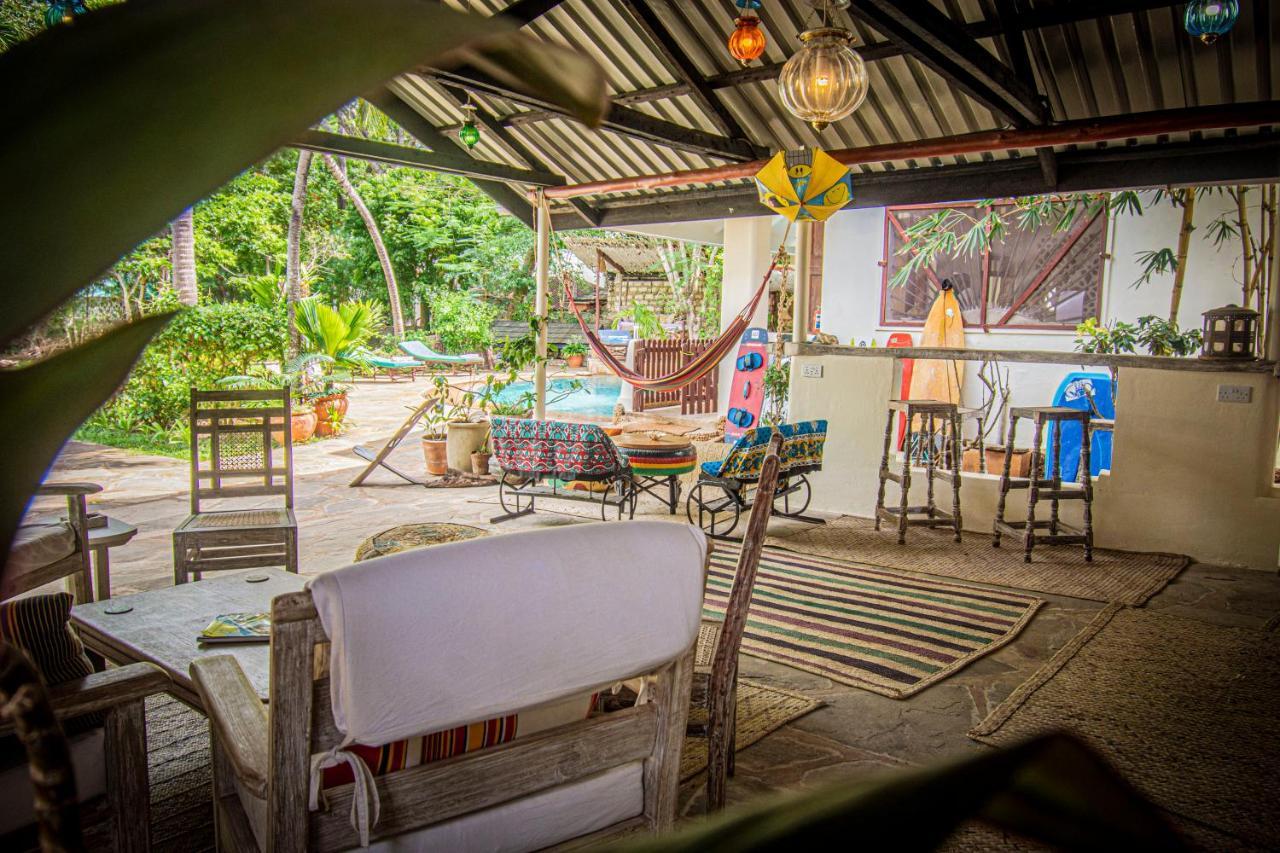 Kwale Mami Wata House Bed & Breakfast エクステリア 写真