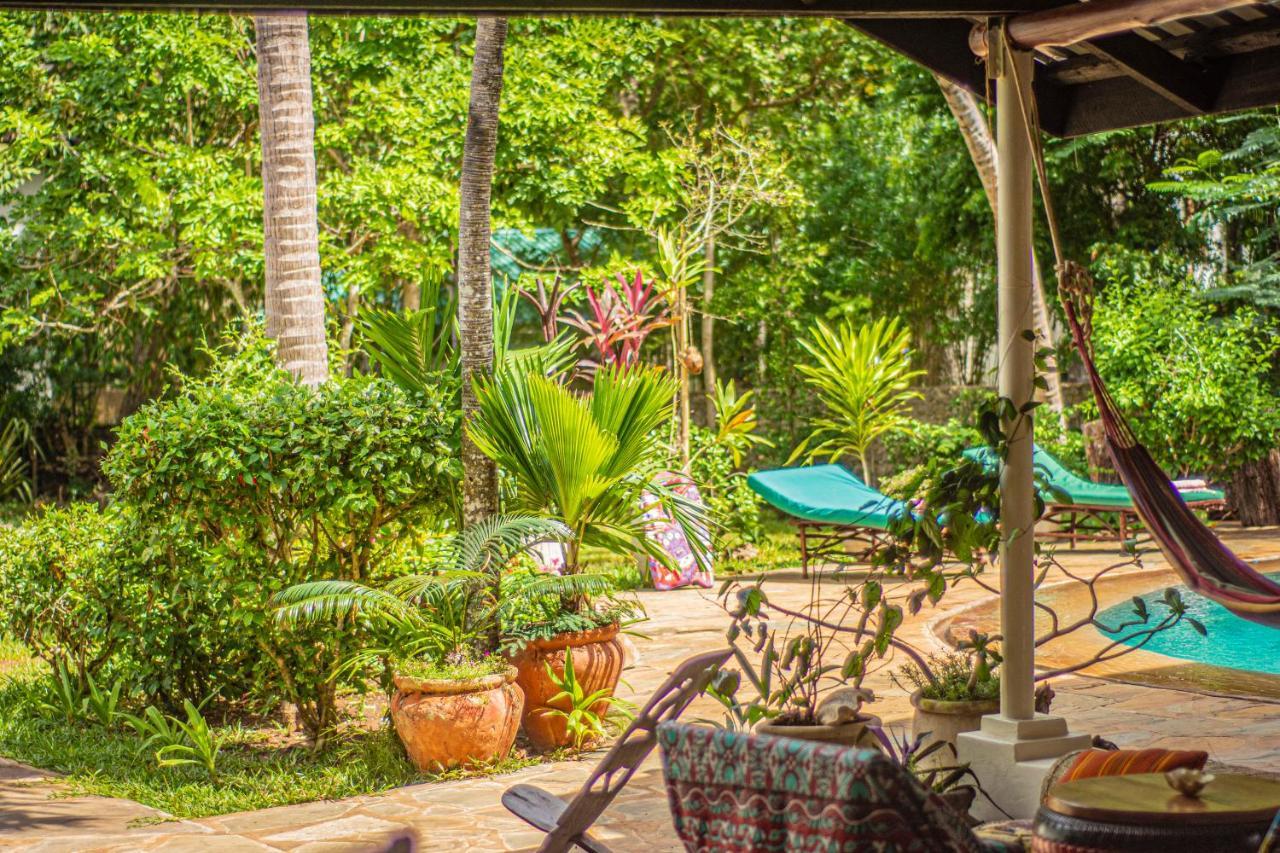 Kwale Mami Wata House Bed & Breakfast エクステリア 写真