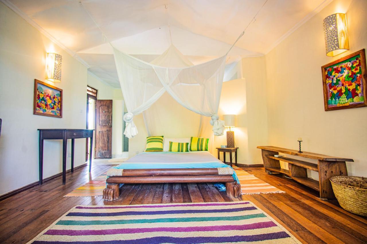Kwale Mami Wata House Bed & Breakfast エクステリア 写真