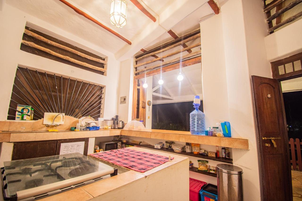 Kwale Mami Wata House Bed & Breakfast エクステリア 写真