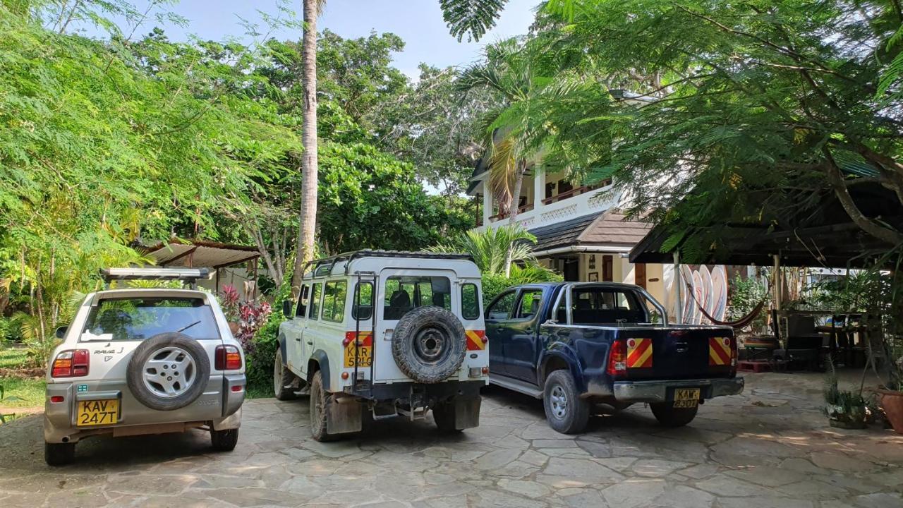 Kwale Mami Wata House Bed & Breakfast エクステリア 写真